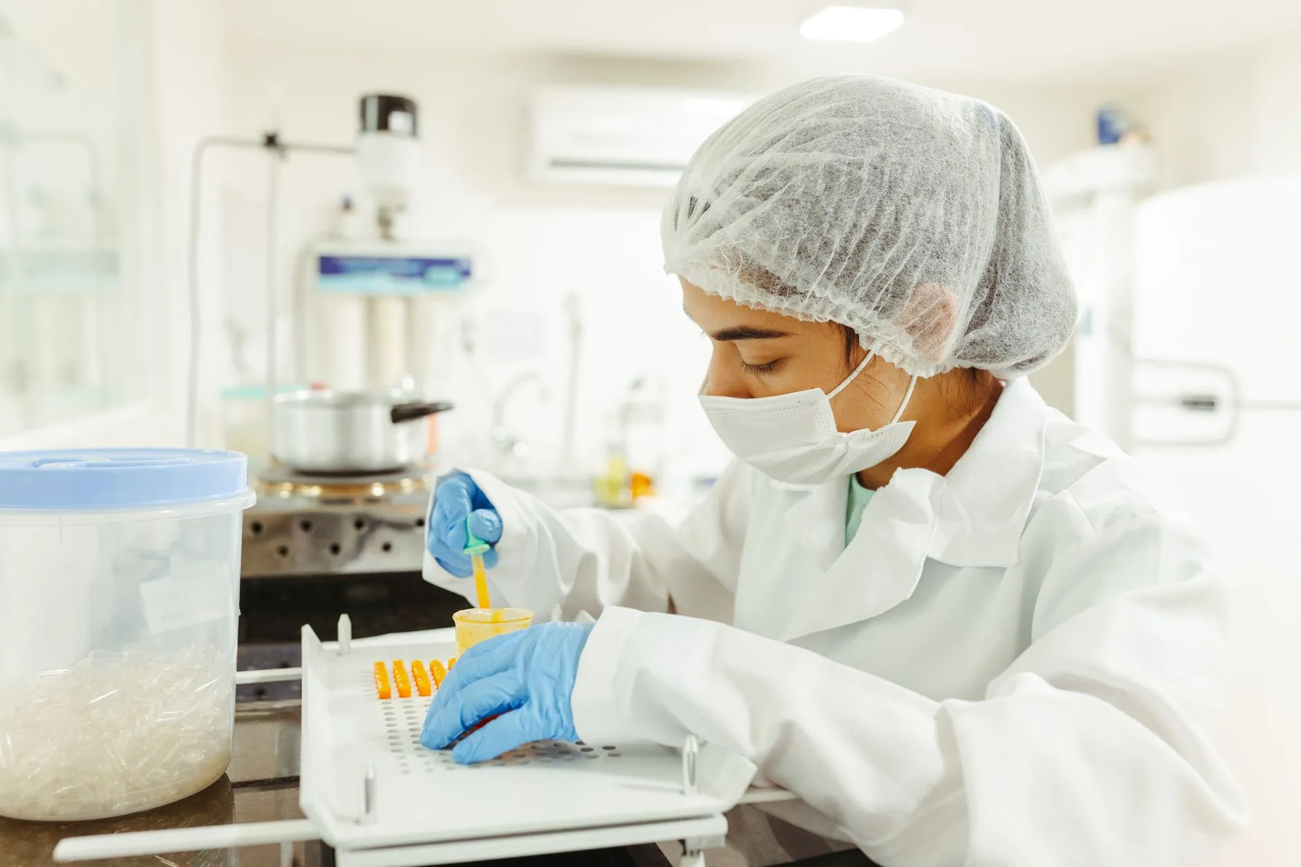 半导体设备精密导轨选型要点与精度等级解析